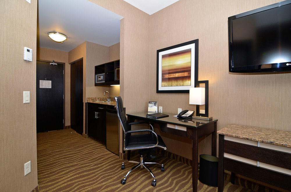 Hotel Western Premier Freeport Airport
